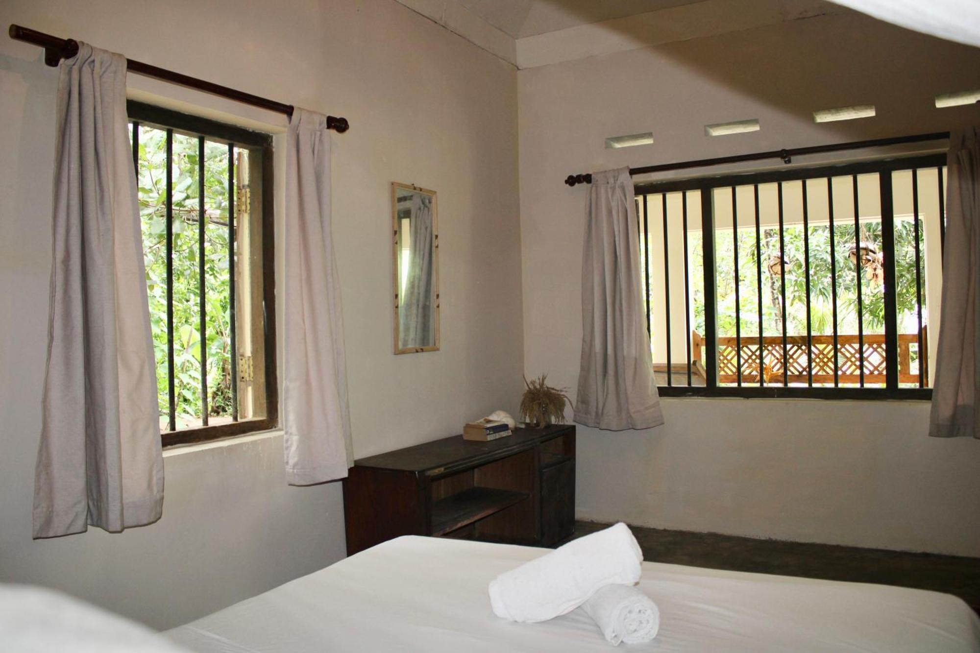 Into The Blue - Yoga Included & Walk To 3 Beaches Tangalle Exterior photo